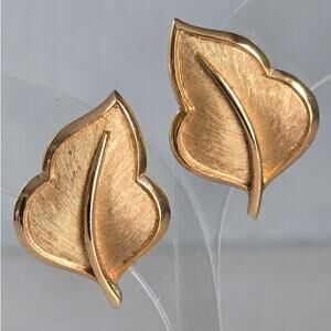 Vintage Crown Trifari Earrings Clip On Gold Tone Textural Leaf Natural Regency